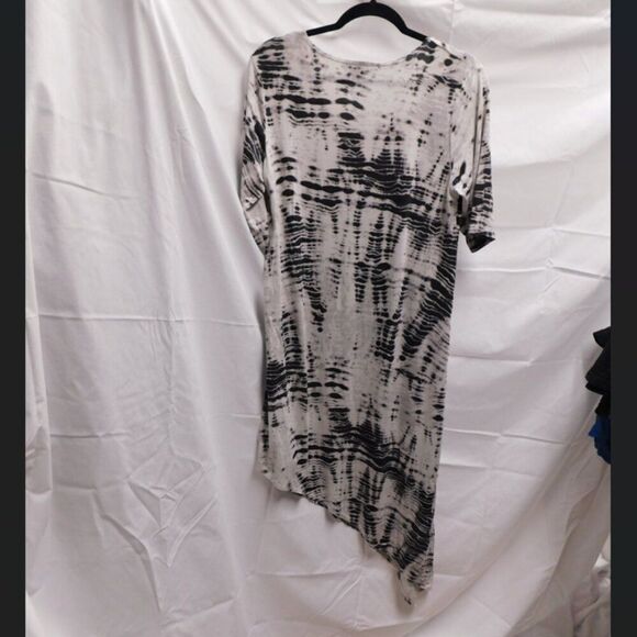 bryn Walker Dresses & Skirts - Bryn Walker S Black & White Tie Dye Assym Maxi Dress EUC